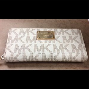 Women’s Authentic Michael Kors Wallet